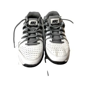 Size 9 - Nike Vapor Court White - 631713-100